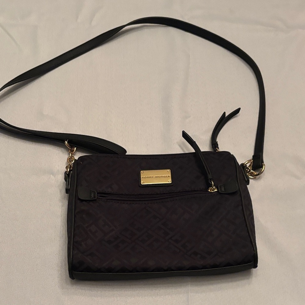 Tommy Hilfiger Elegant Black Crossbody Bag